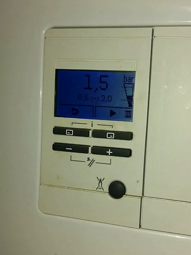 The same Vaillant display afterwards, reading 1,5 bar